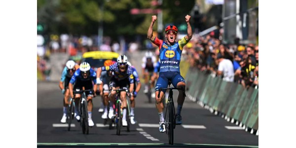 La tempesta del Trek: Pedersen entra nella storia indossando per la prima volta la maglia verde. La tempesta del Trek: Pedersen entra nella storia indossando per la prima volta la maglia verde.